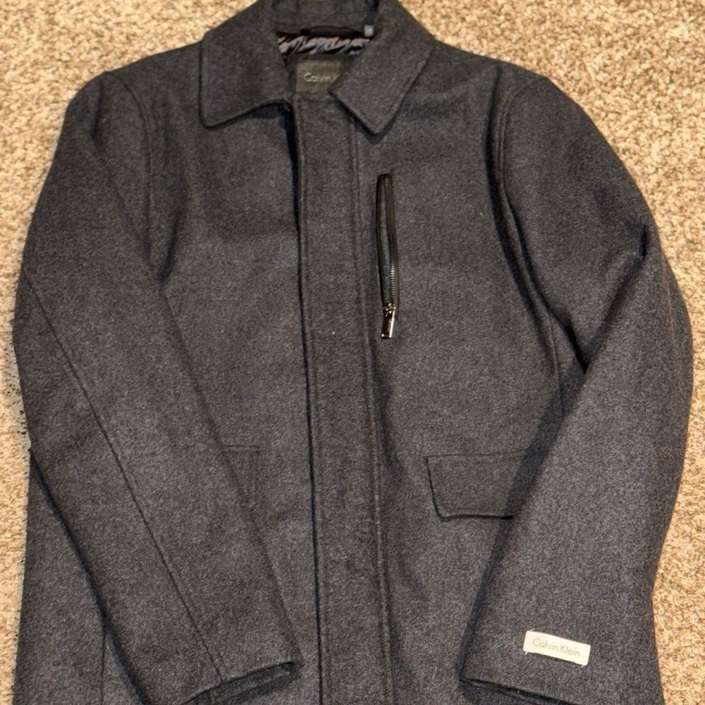 EXCELLENT CONDITION MENS MEDIUM CALVIN KLEIN COAT!!! LOOK AT THE lining❤️